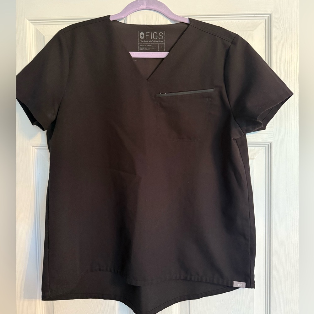 Figs V-Neck Scrub Top in Black